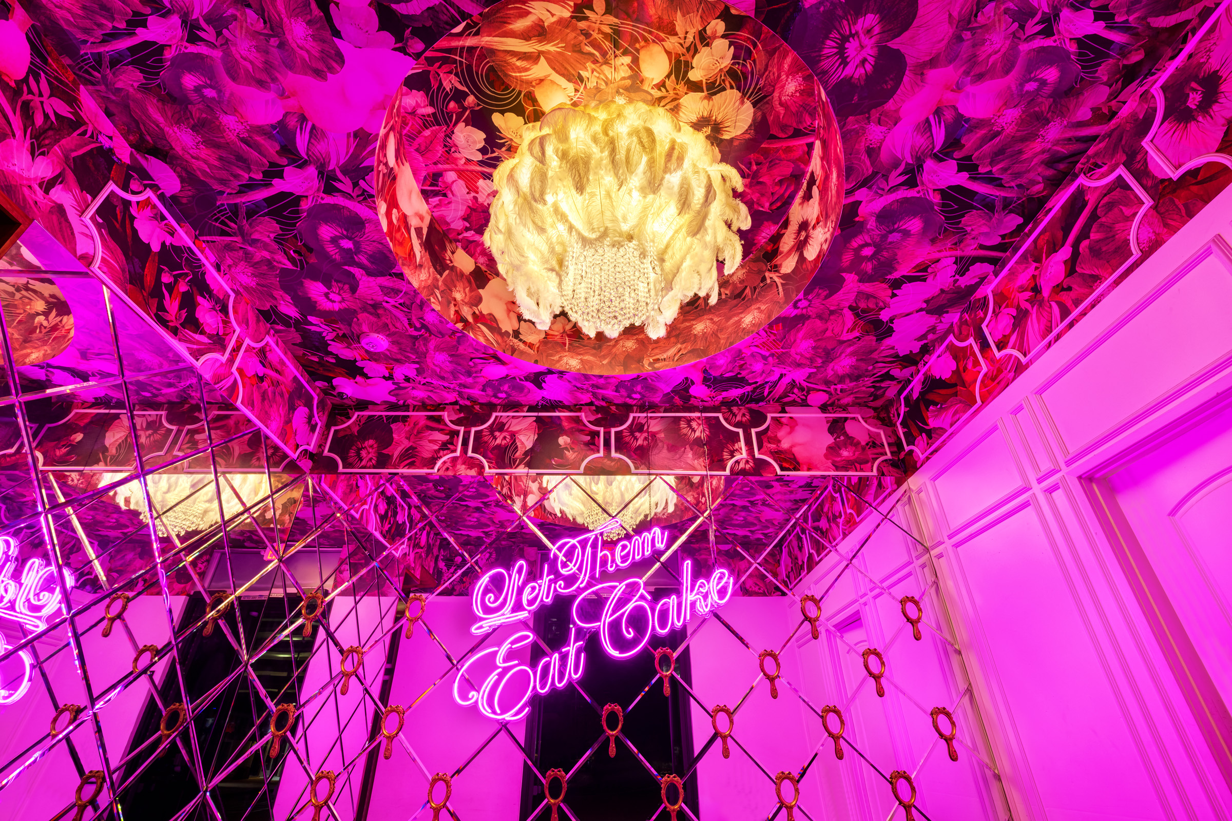 CAKE nightclub ceiling light with flower